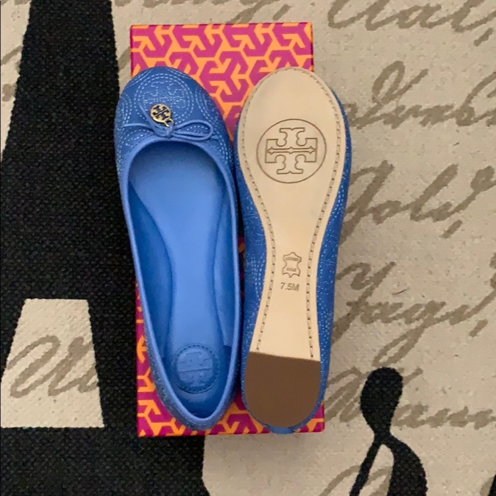 Tory Burch Chelsea stitched logo ballet